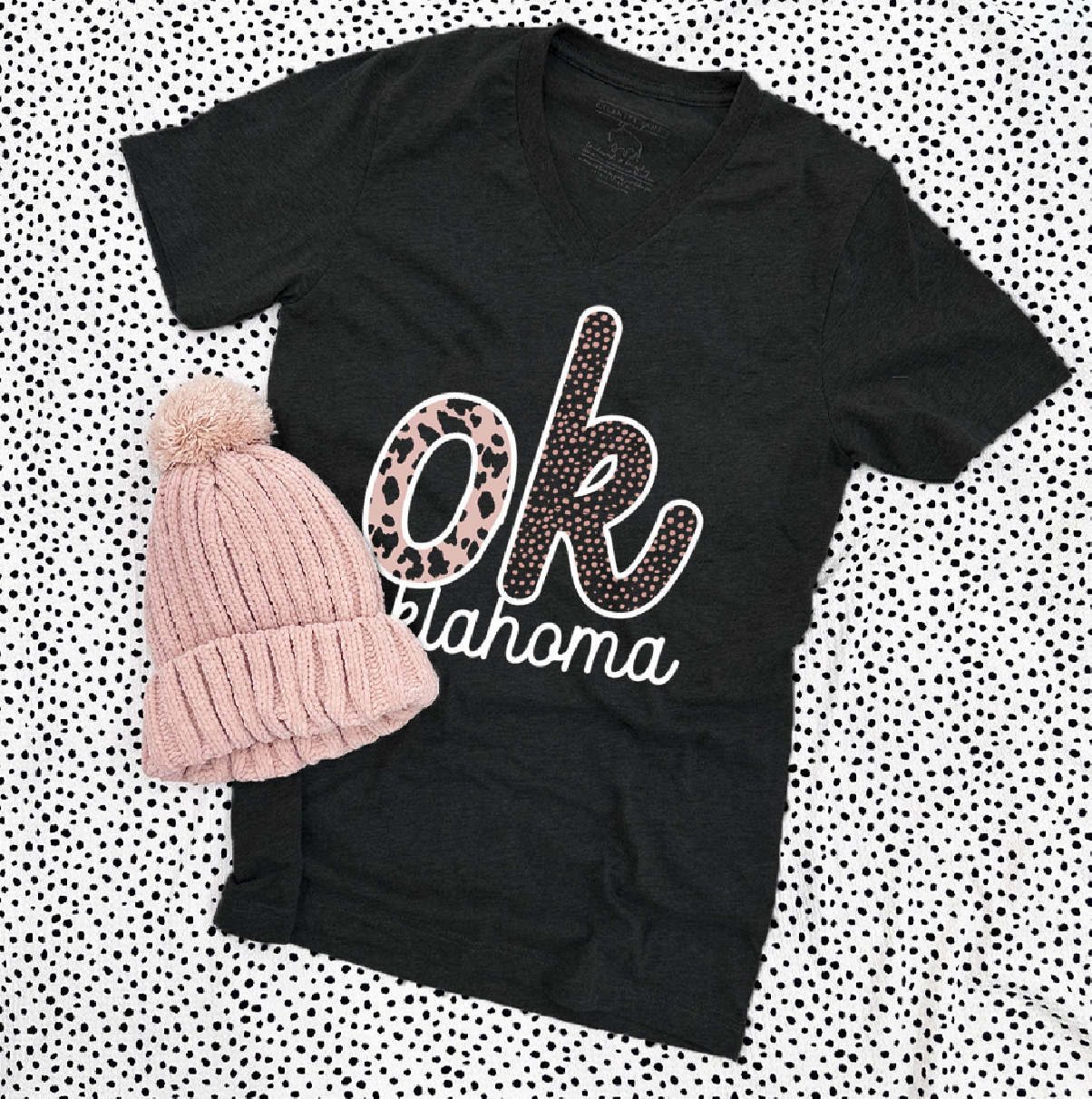 OKLAHOMA 2024: OK Script Dotted Pattern (VNECK)