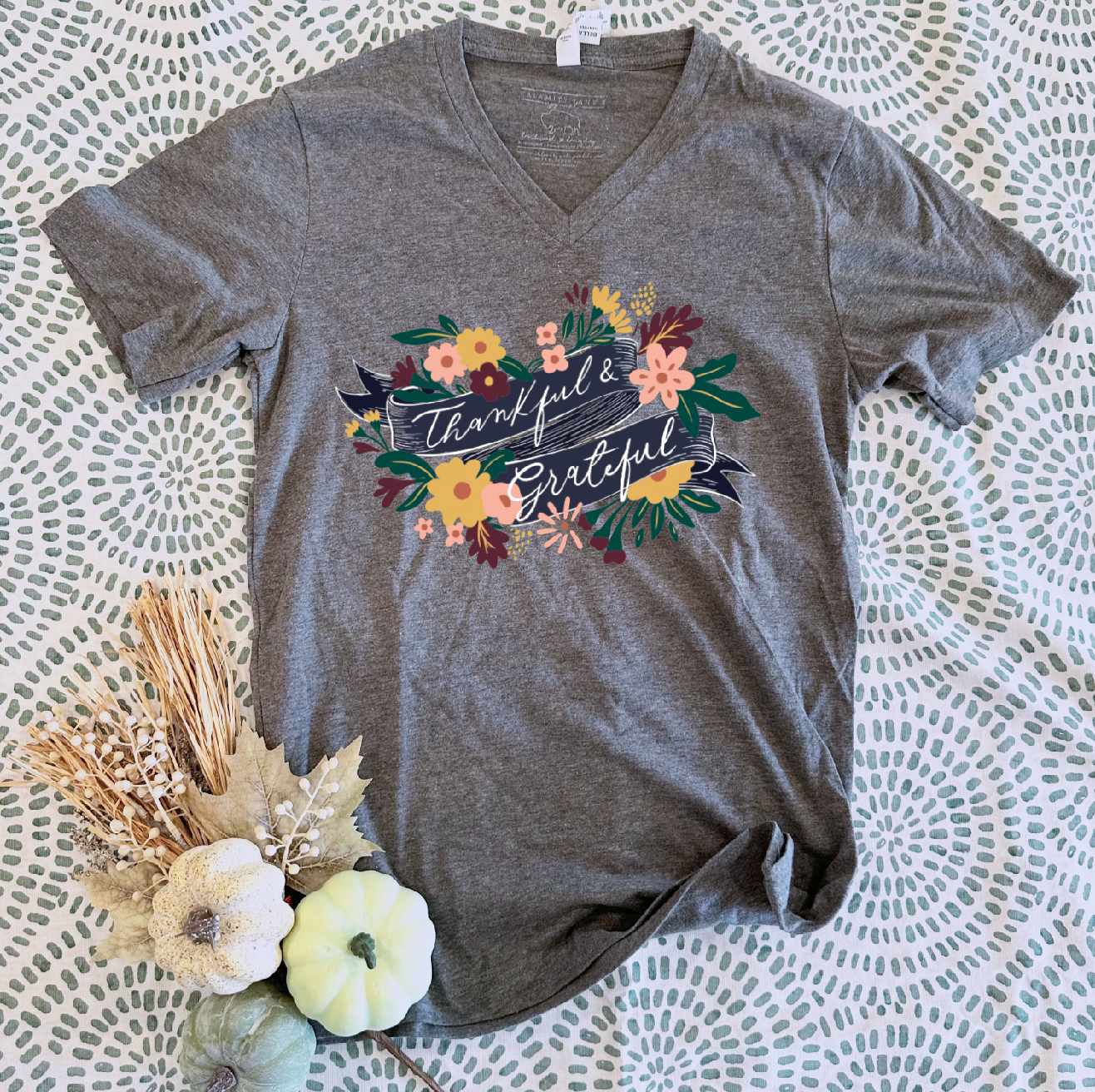 THANKSGIVING: Thankful & Grateful Ribbon (VNECK)