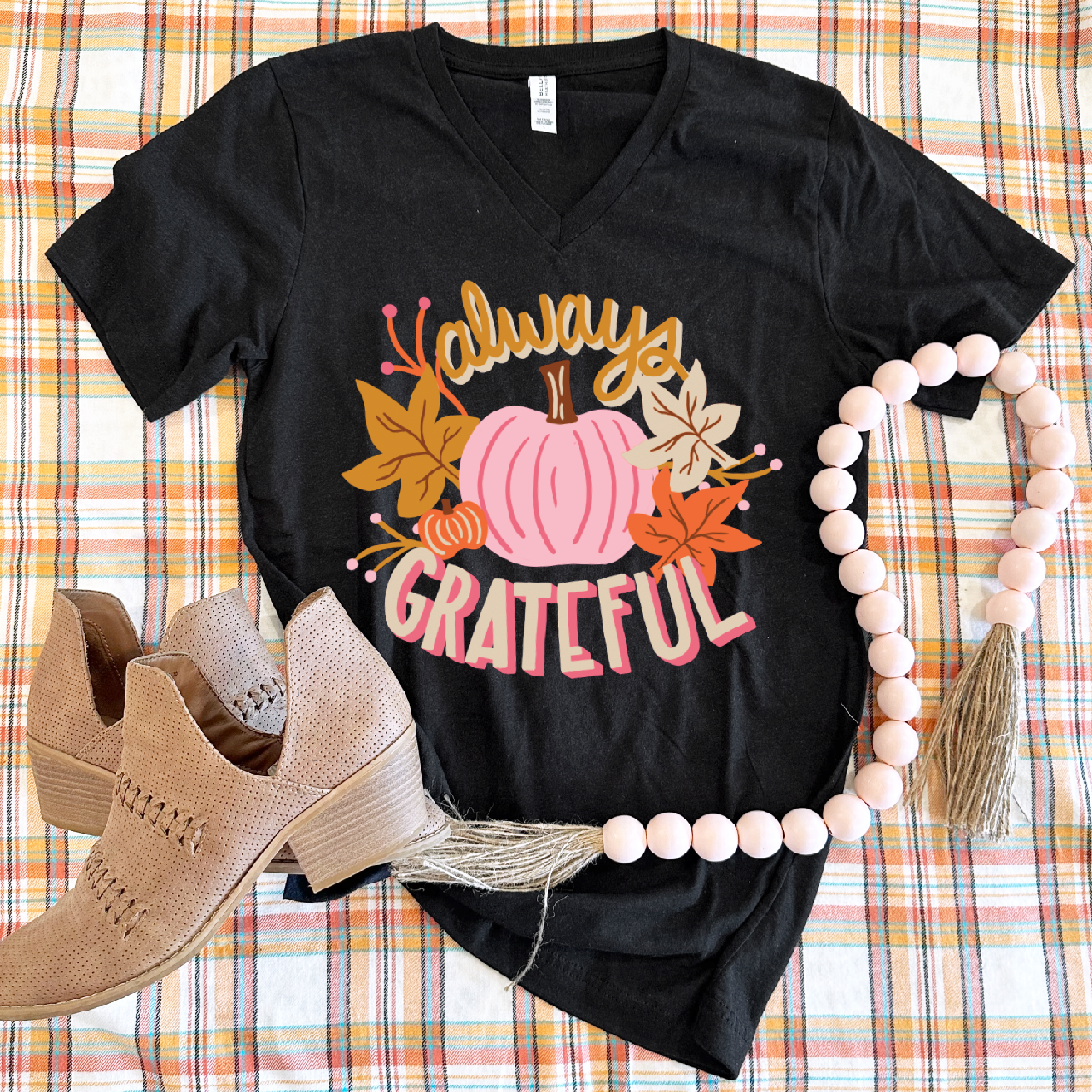 THANKSGIVING: Always Grateful Pumpkin & Fall Leaves - VNECK
