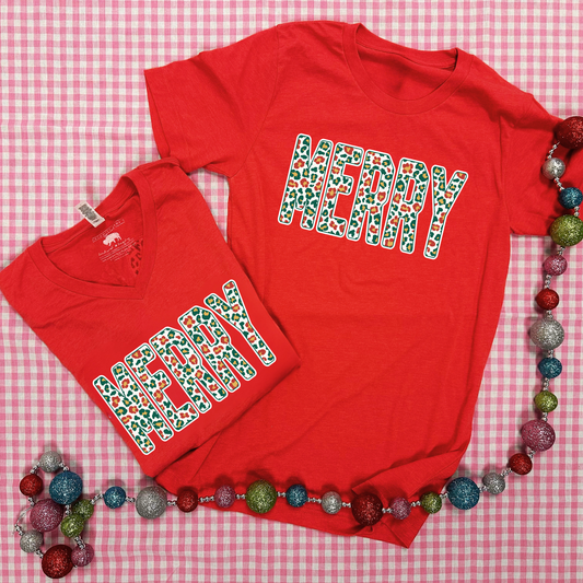 CHRISTMAS 2025: MERRY Christmas Leopard Pattern (BASIC VNECK OR CREW NECK)