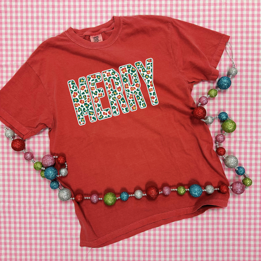 CHRISTMAS 2025: MERRY Christmas Leopard Pattern (COMFORT COLORS SHORTSLEEVE)