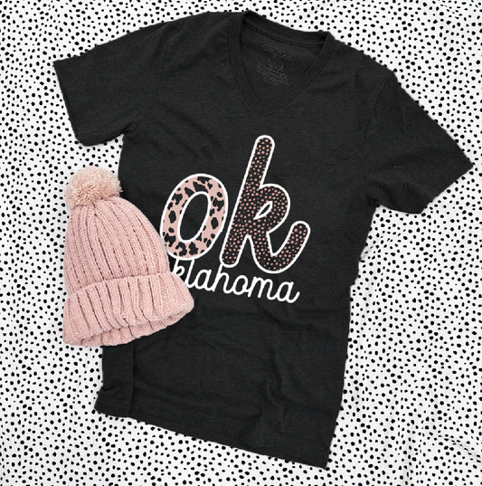 OKLAHOMA: OK Script Dotted Pattern (VNECK)