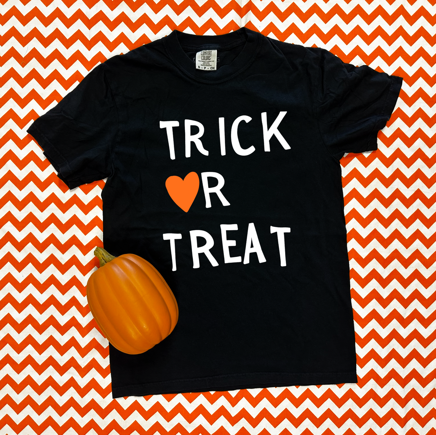 HALLOWEEN 2025: Trick or Treat Heart (COMFORT COLORS SHORTSLEEVE)