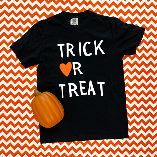 HALLOWEEN 2025: Trick or Treat Heart (COMFORT COLORS SHORTSLEEVE)