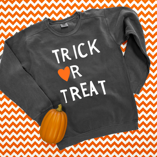 HALLOWEEN 2025: Trick or Treat Heart (COMFORT COLORS SWEATSHIRT)