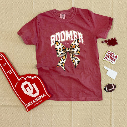UNIV. OF OK 2025: Boomer Leopard Bow (COMFORT COLORS SHORTSLEEVE)