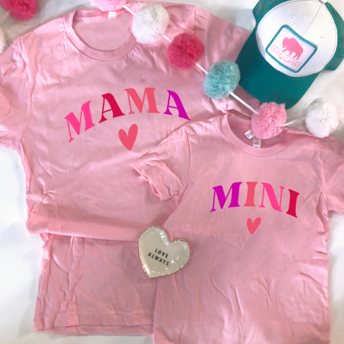 MOM LIFE 2022: Mama & Mini Heart (ADULT CREW NECK)
